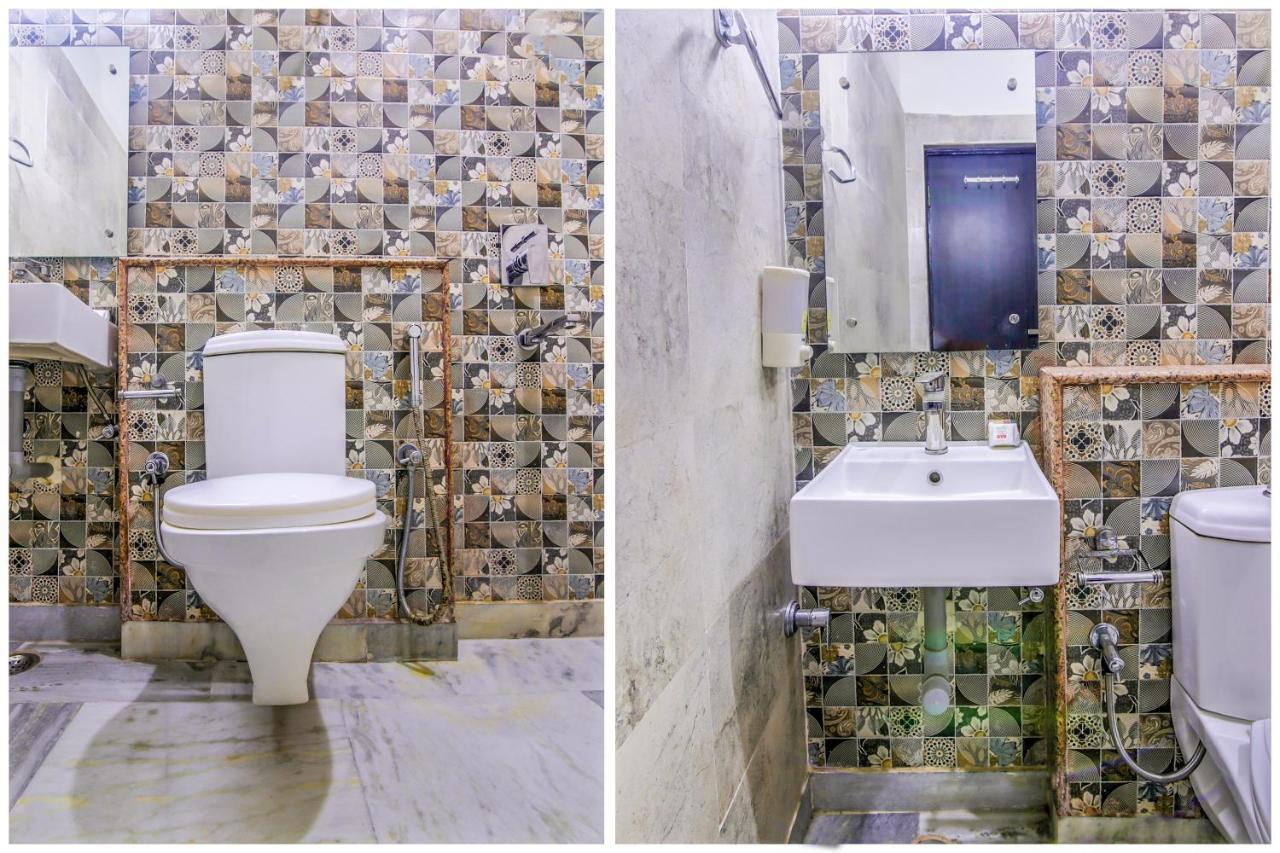 Oyo 8888 Riga Hs Deluxe Hotel Агра Екстериор снимка