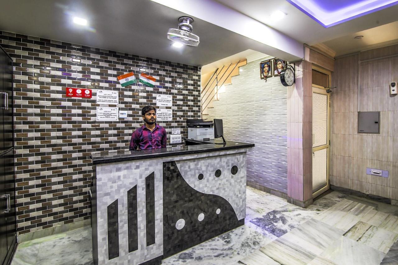 Oyo 8888 Riga Hs Deluxe Hotel Агра Екстериор снимка